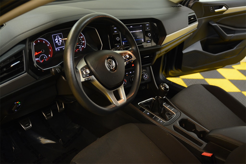 Vehicle image 25 of 31