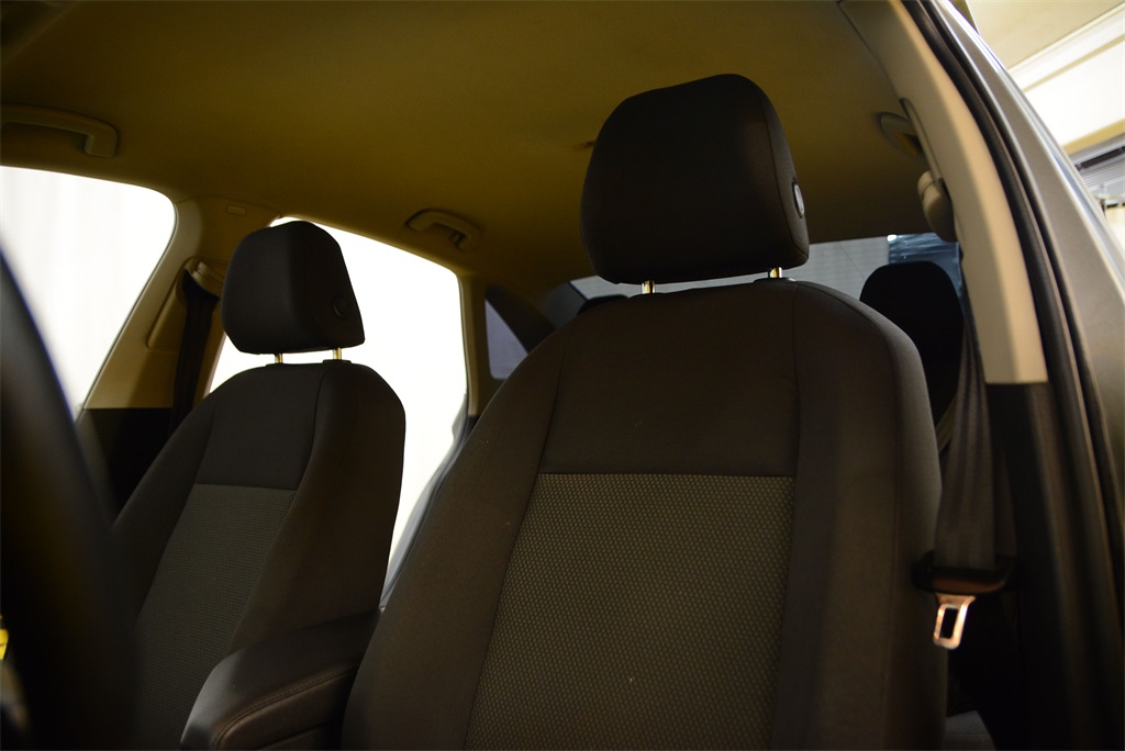 Vehicle image 26 of 31