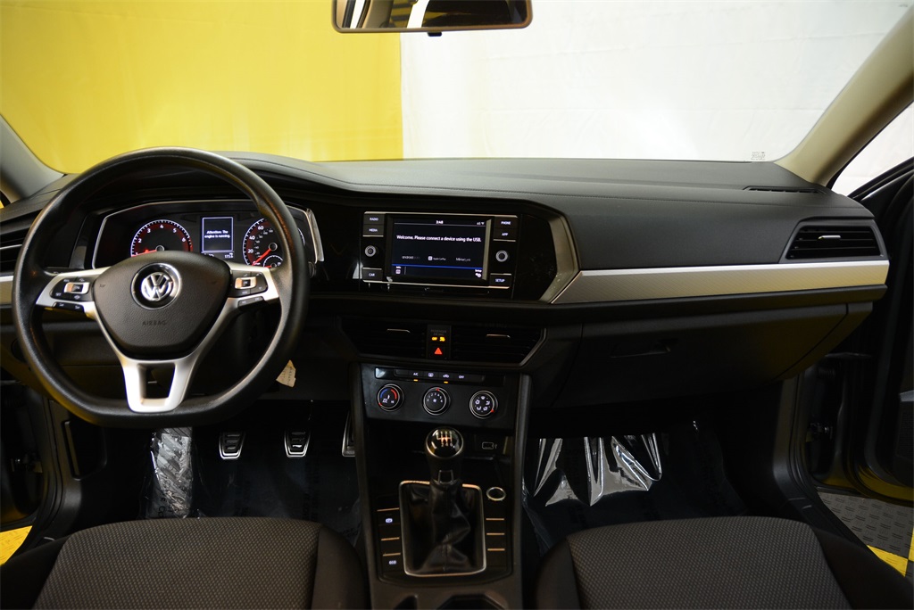 Vehicle image 10 of 31