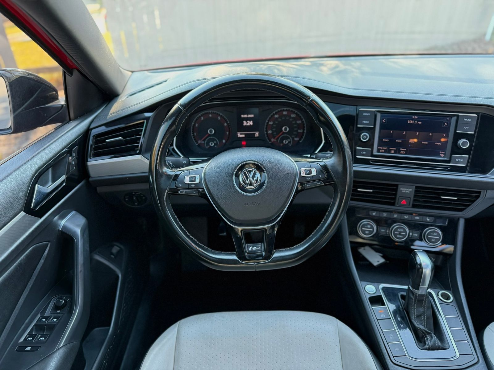 Vehicle image 42 of 44