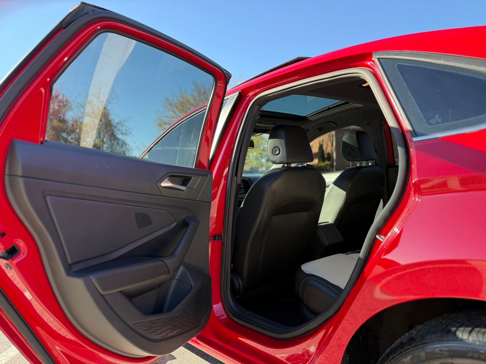 Vehicle image 29 of 44