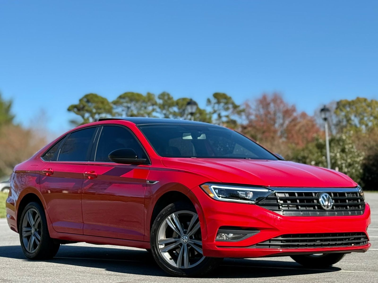 Vehicle image 10 of 44