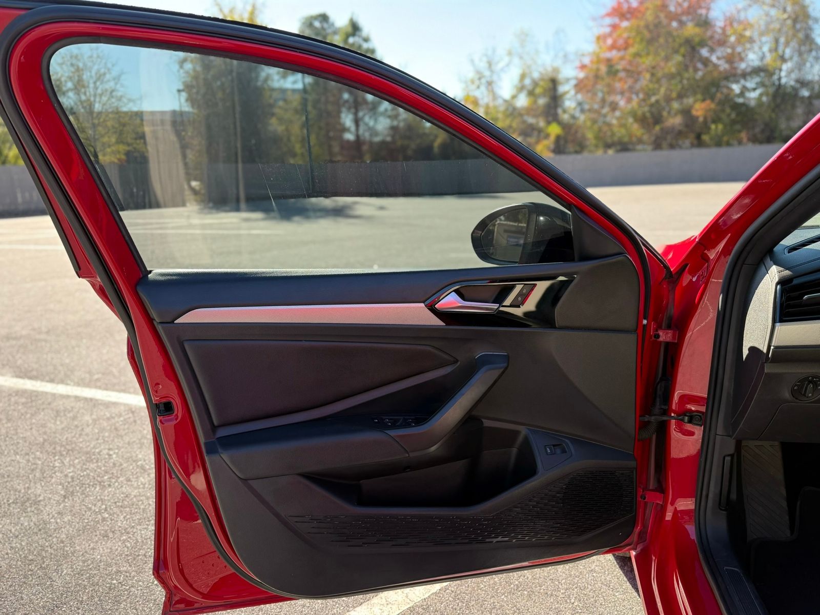 Vehicle image 23 of 44