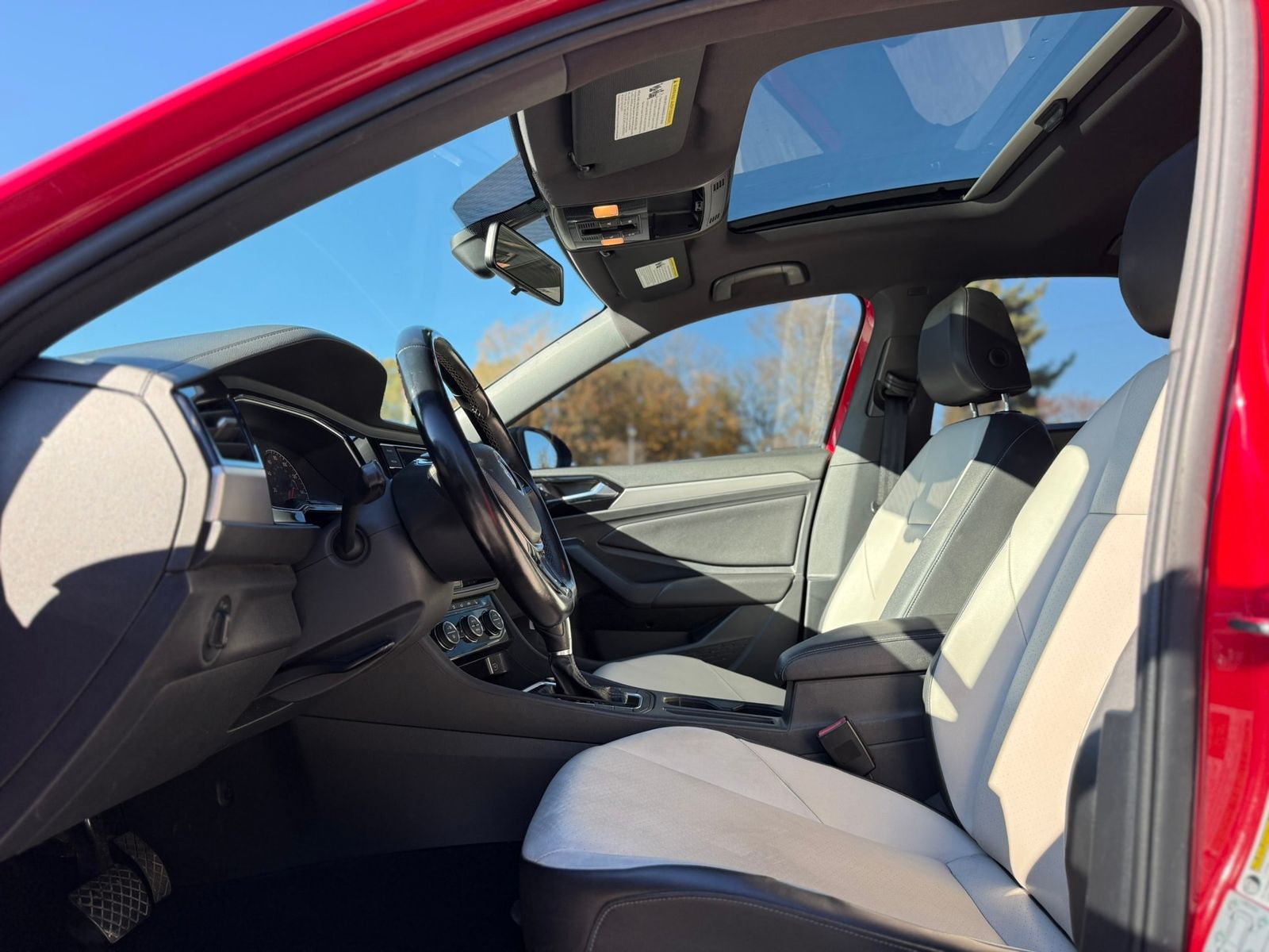 Vehicle image 26 of 44