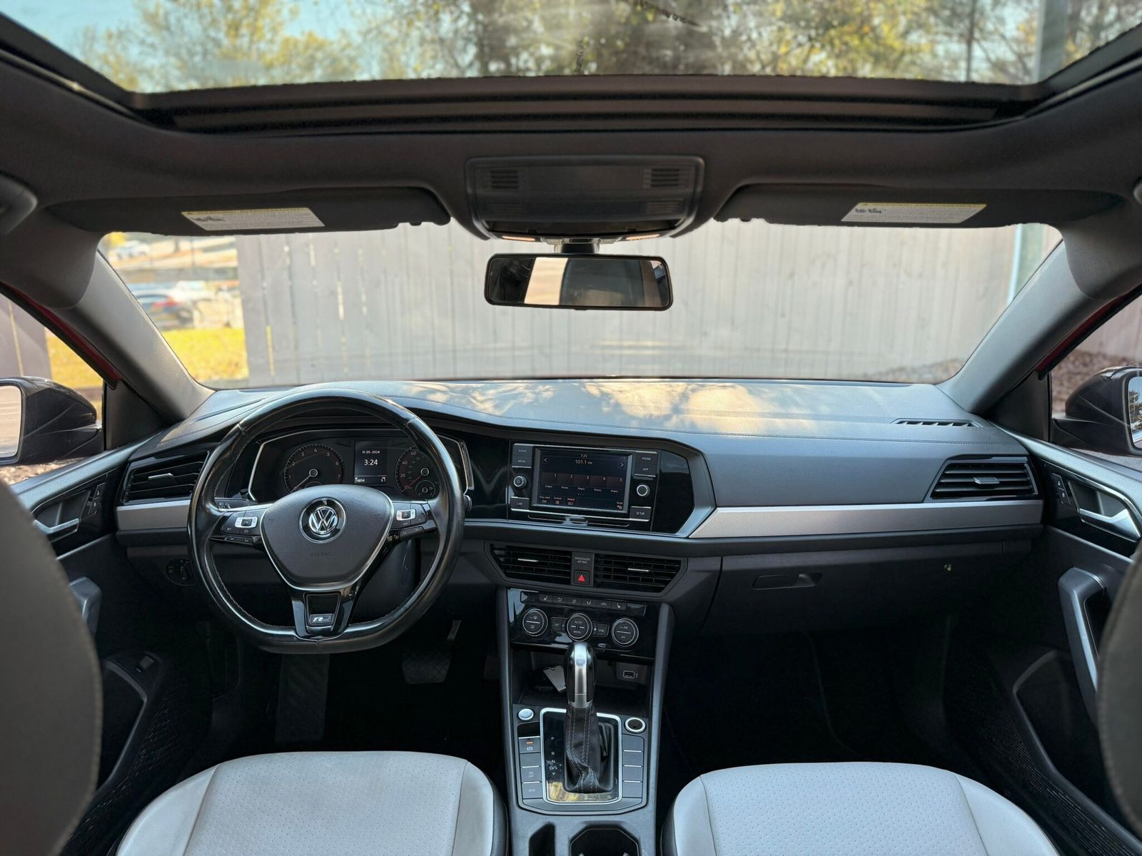 Vehicle image 41 of 44