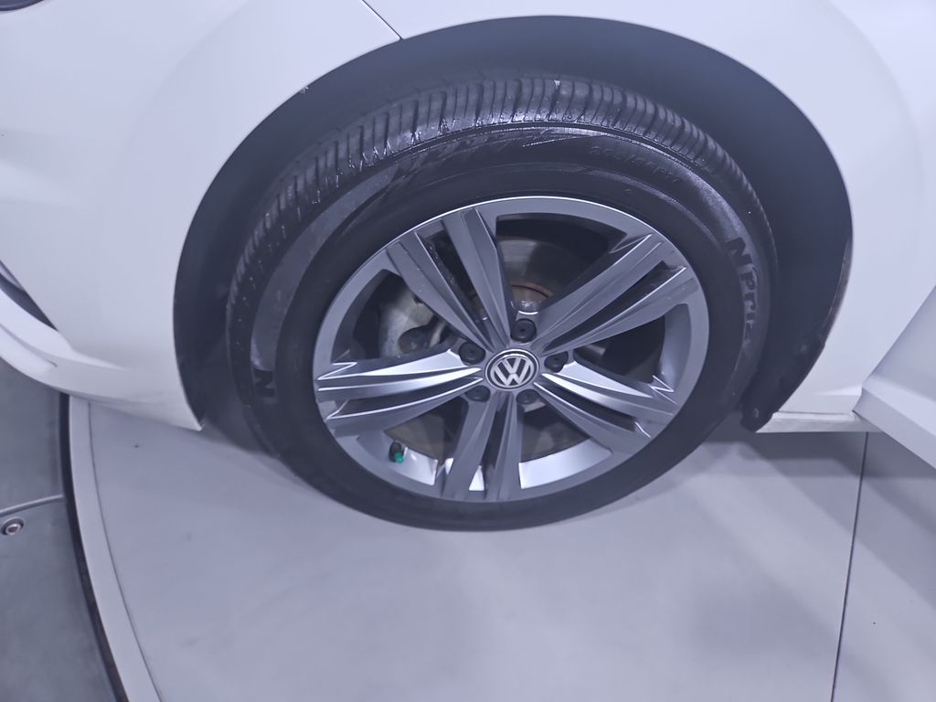 Vehicle image 27 of 30