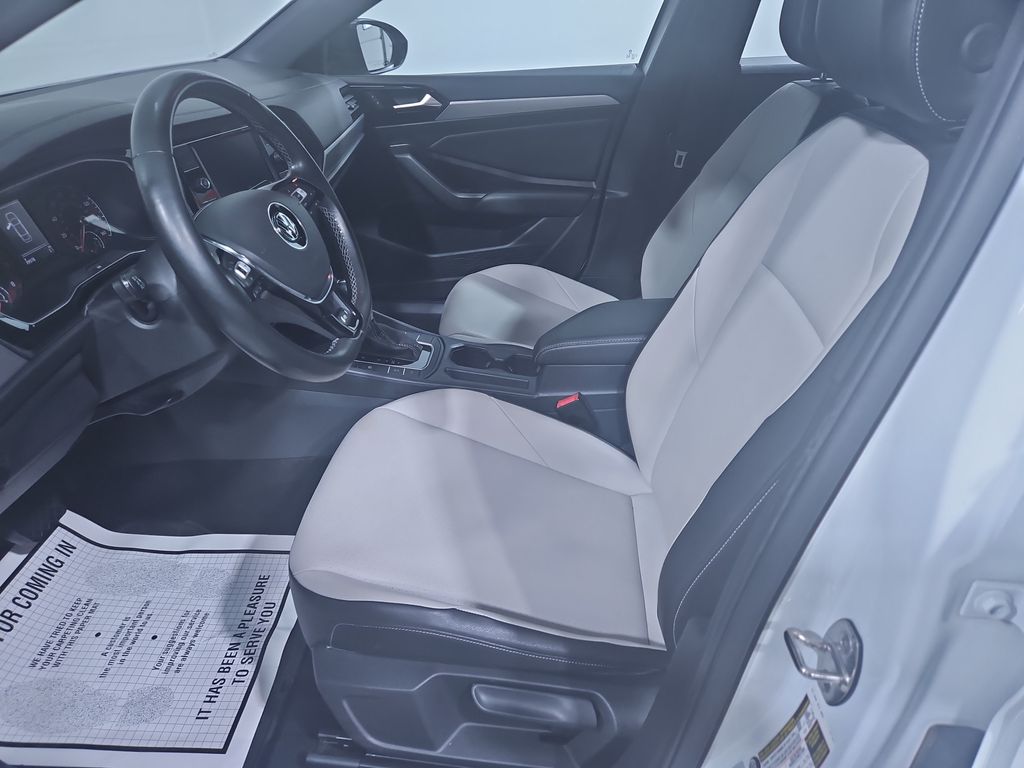 Vehicle image 10 of 30