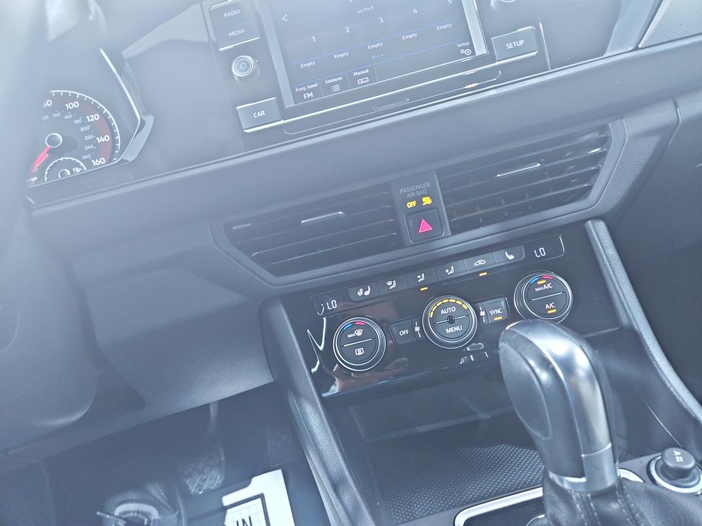 Vehicle image 19 of 30