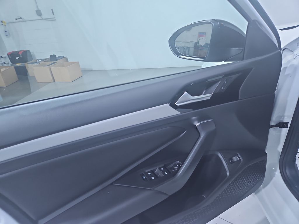 Vehicle image 11 of 30