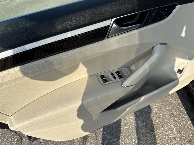 Vehicle image 23 of 35