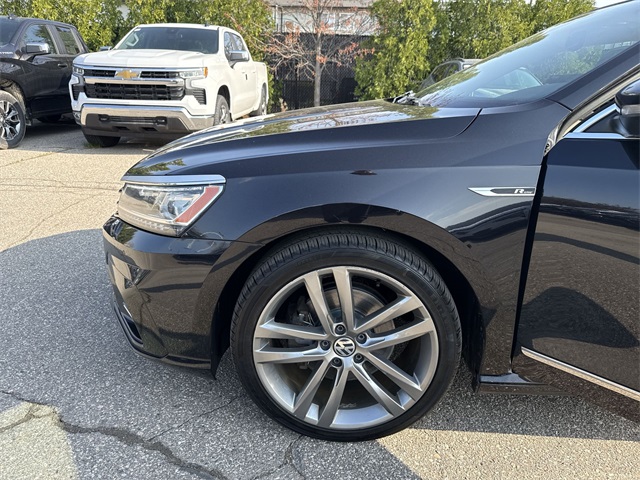 Vehicle image 33 of 35