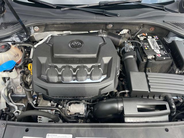 2019 Volkswagen Passat 2.0T Wolfsburg Edition Image 12 of 36