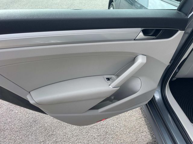 2019 Volkswagen Passat 2.0T Wolfsburg Edition Image 18 of 36