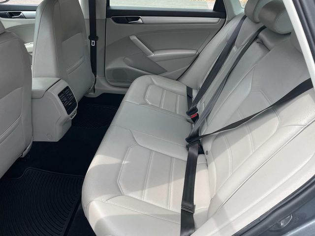 2019 Volkswagen Passat 2.0T Wolfsburg Edition Image 17 of 36