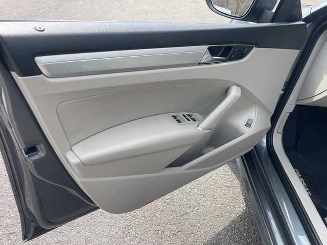 2019 Volkswagen Passat 2.0T Wolfsburg Edition Image 19 of 36