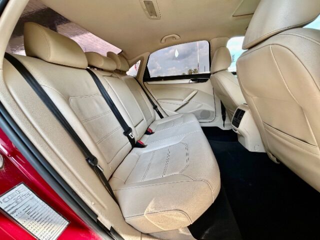 2019 Volkswagen Passat 2.0T Wolfsburg Edition Image 8 of 17