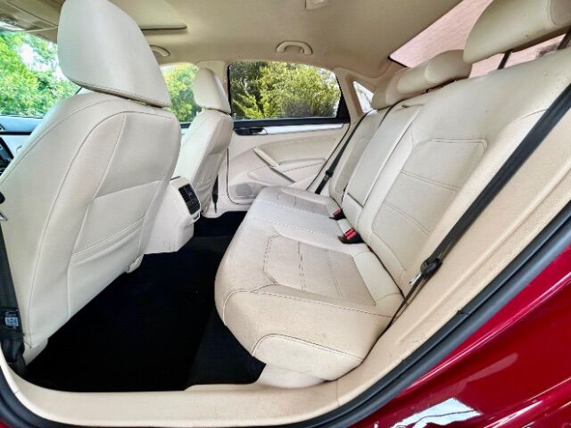 2019 Volkswagen Passat 2.0T Wolfsburg Edition Image 7 of 17