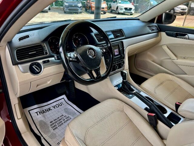 2019 Volkswagen Passat 2.0T Wolfsburg Edition Image 11 of 17