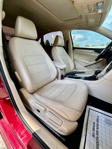2019 Volkswagen Passat 2.0T Wolfsburg Edition Image 9 of 17