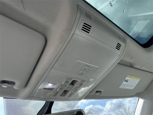 Vehicle image 19 of 25