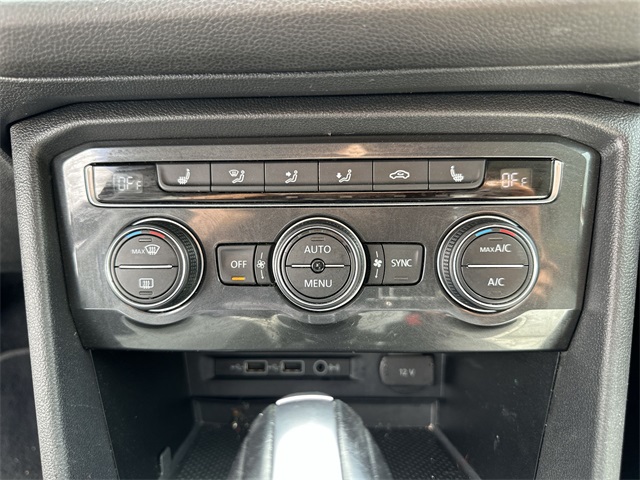 Vehicle image 16 of 25