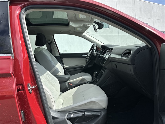Vehicle image 23 of 25
