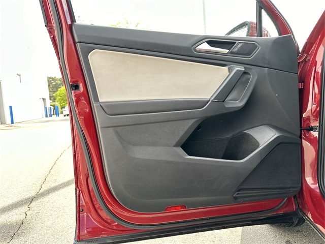 Vehicle image 13 of 25