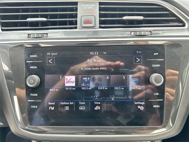 Vehicle image 17 of 25