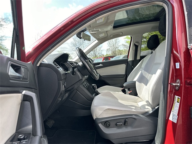 Vehicle image 12 of 25