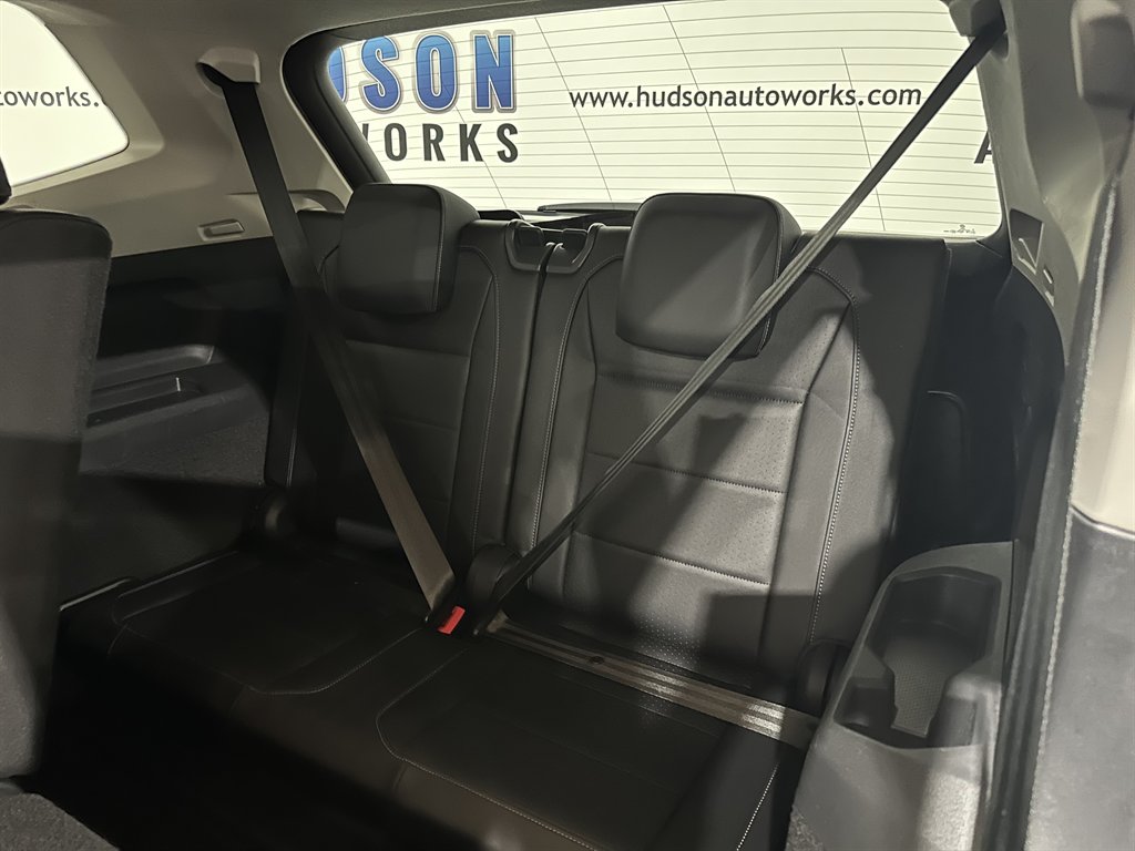 Vehicle image 25 of 43