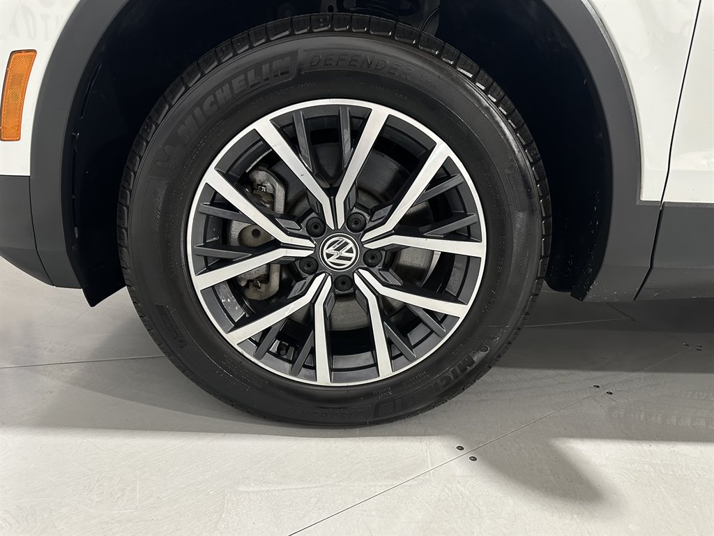 Vehicle image 40 of 43