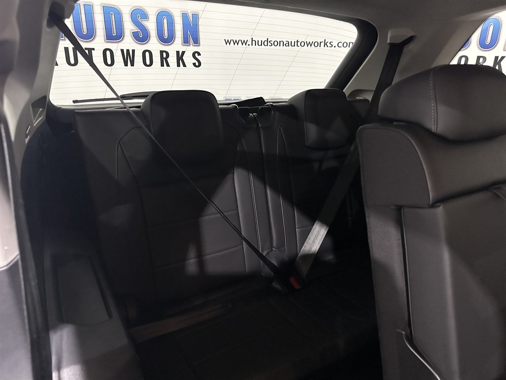 Vehicle image 26 of 43