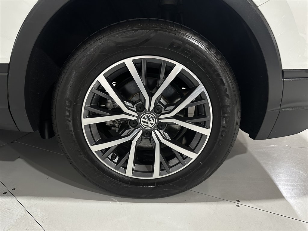 Vehicle image 41 of 43