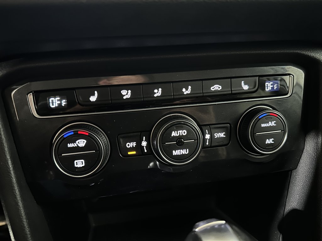 Vehicle image 21 of 43