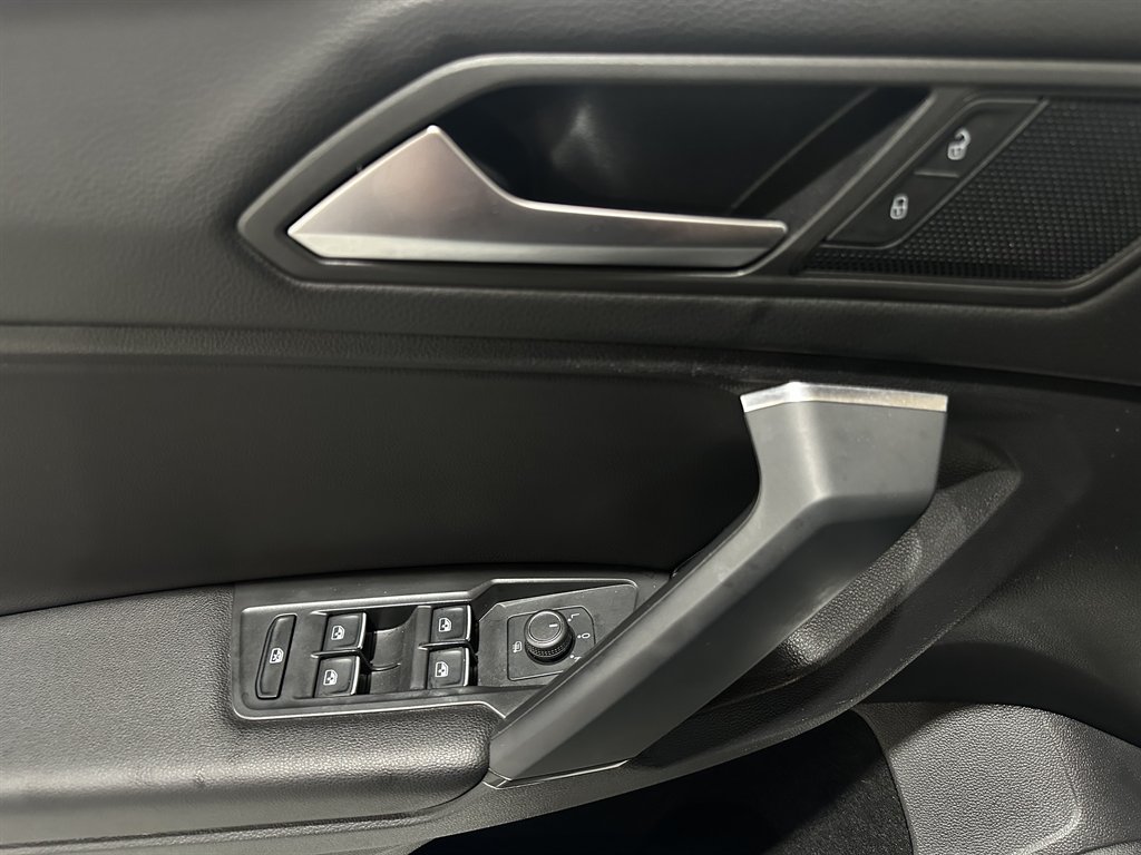 Vehicle image 13 of 43