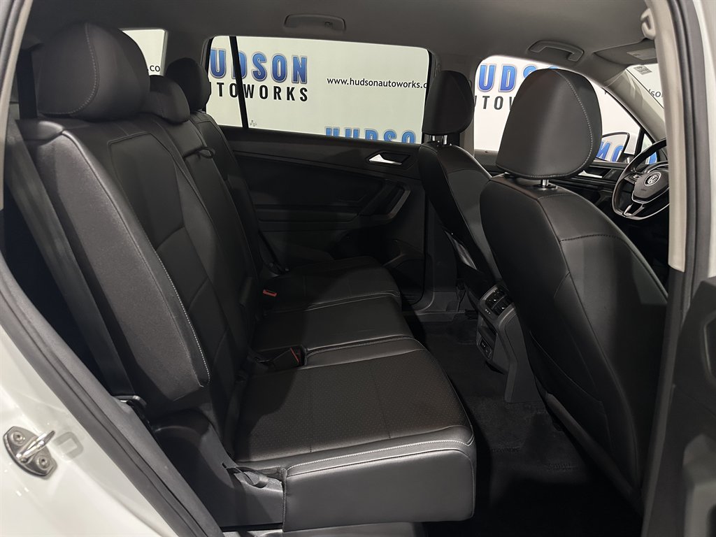 Vehicle image 27 of 43