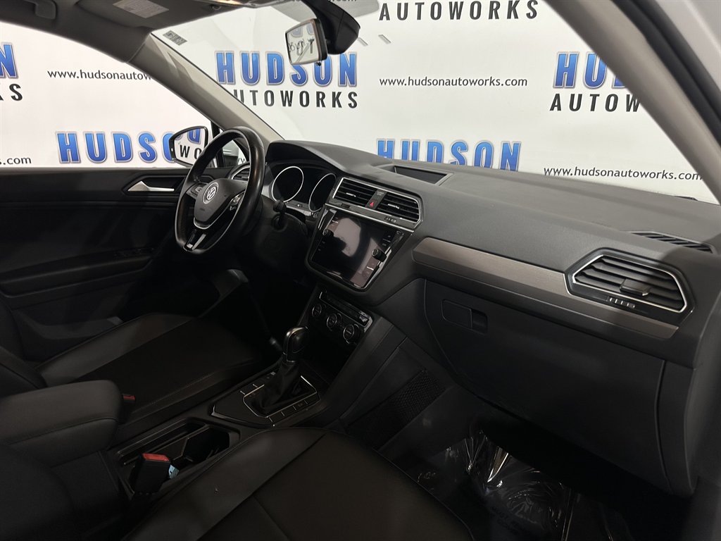 Vehicle image 32 of 43
