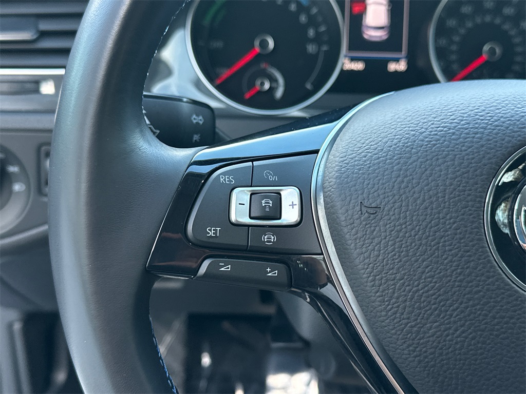 2019 Volkswagen e-Golf SE Image 13 of 34