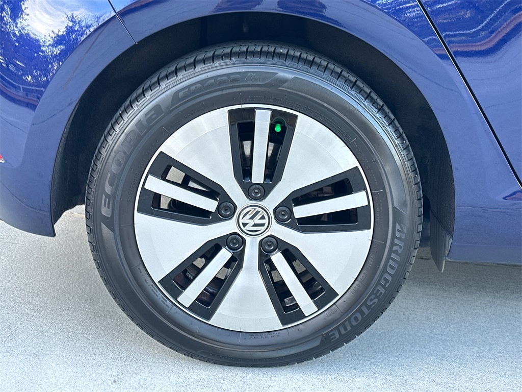 2019 Volkswagen e-Golf SE Image 5 of 34