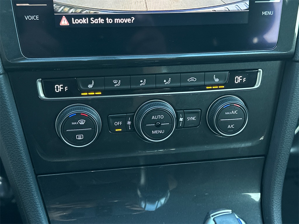 2019 Volkswagen e-Golf SE Image 24 of 34