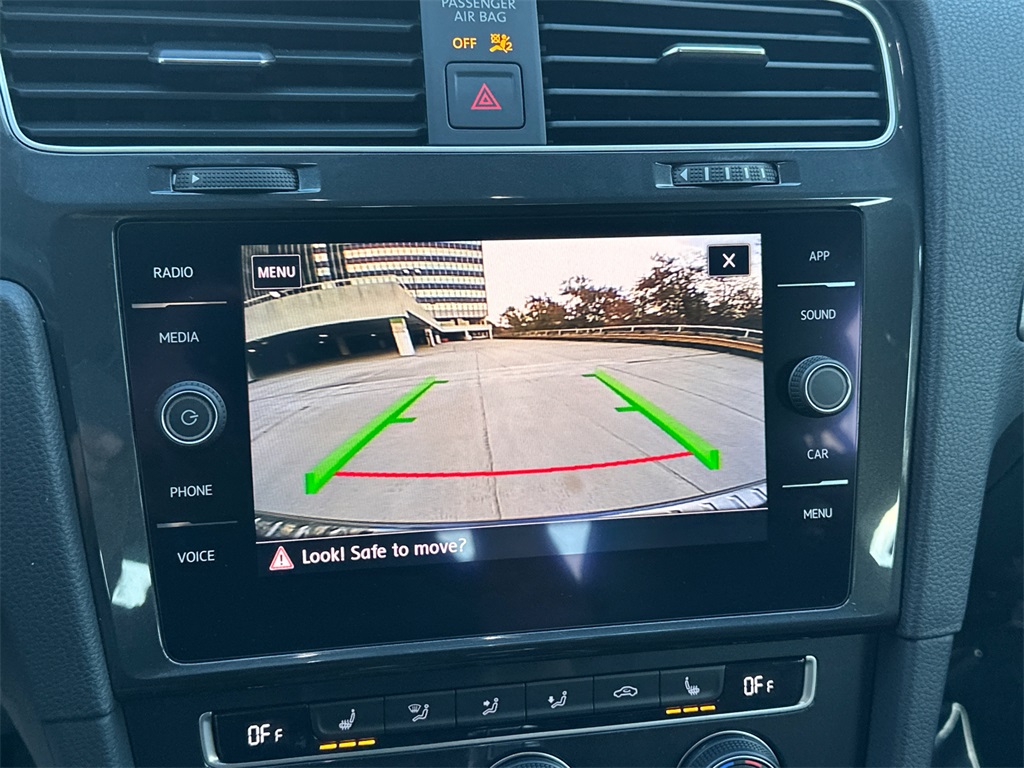 2019 Volkswagen e-Golf SE Image 16 of 34