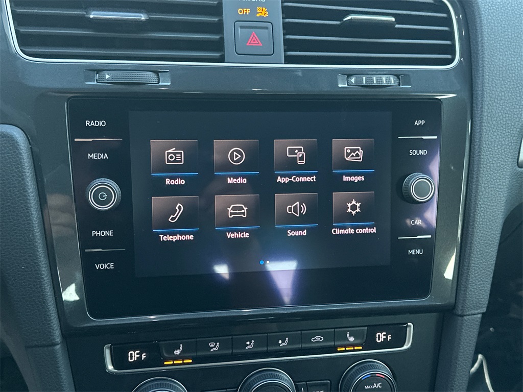 2019 Volkswagen e-Golf SE Image 17 of 34