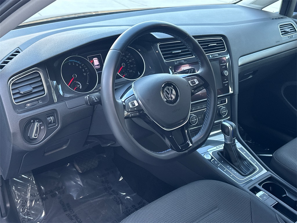 2019 Volkswagen e-Golf SE Image 11 of 34