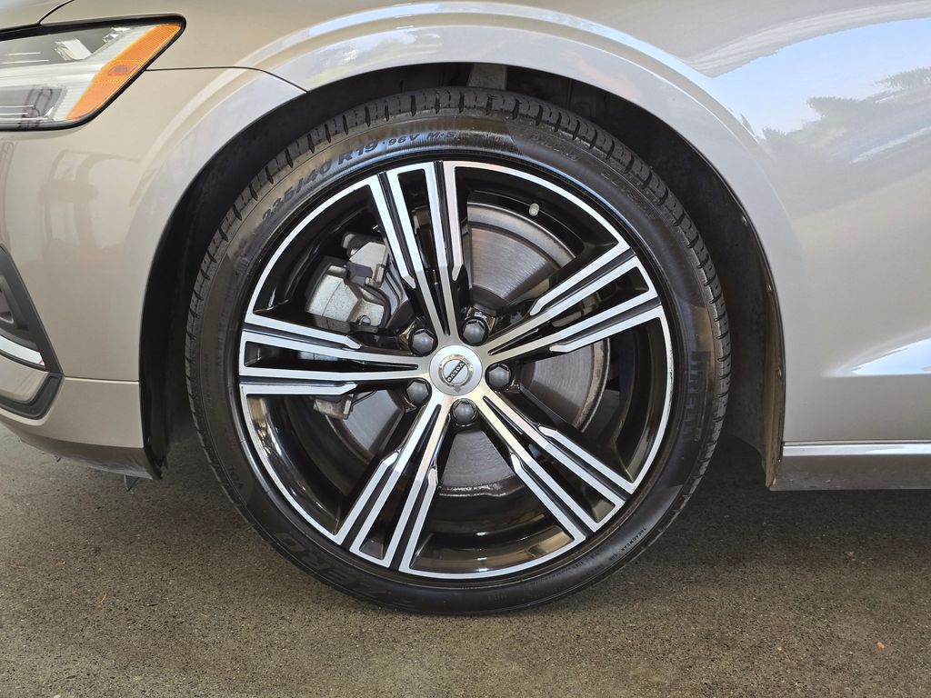 2019 Volvo S60 Inscription Image 8 of 30