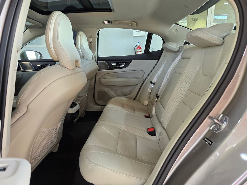 2019 Volvo S60 Inscription Image 12 of 30