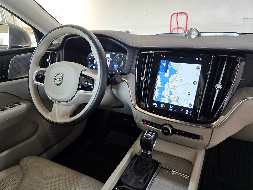 2019 Volvo S60 Inscription Image 14 of 30