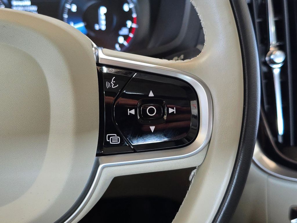 2019 Volvo S60 Inscription Image 22 of 30