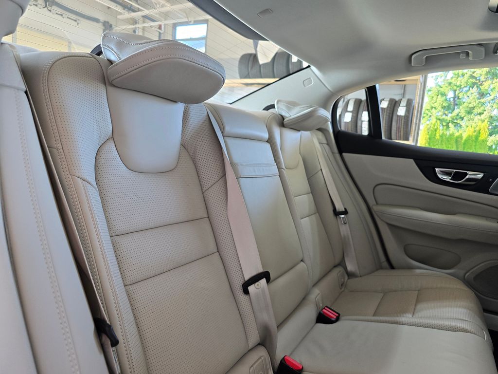 2019 Volvo S60 Inscription Image 10 of 30