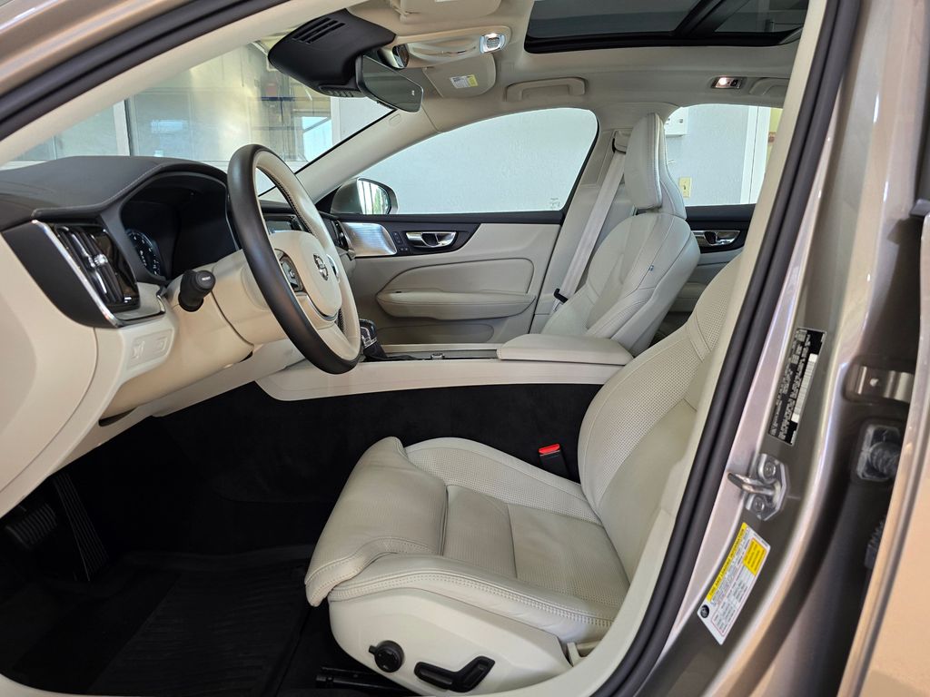 2019 Volvo S60 Inscription Image 17 of 30