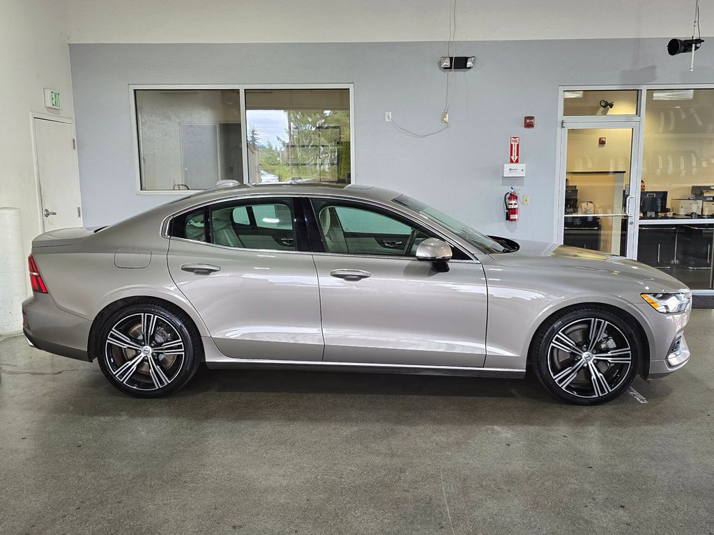 2019 Volvo S60 Inscription Image 4 of 30